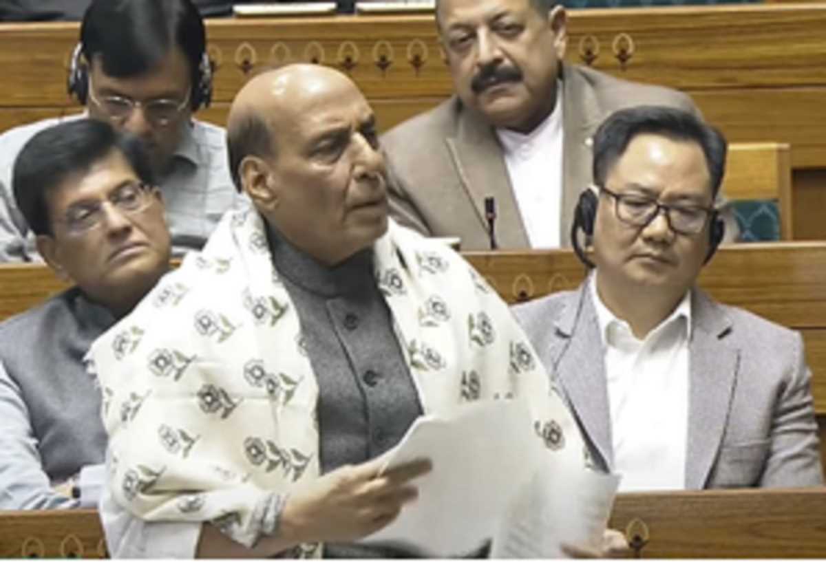 हमारा संविधान किसी एक पार्टी की देन नहीं : लोकसभा में बोले रक्षा मंत्री राजनाथ सिंह हमारा संविधान किसी एक पार्टी की देन नहीं : लोकसभा में बोले रक्षा मंत्री राजनाथ सिंह